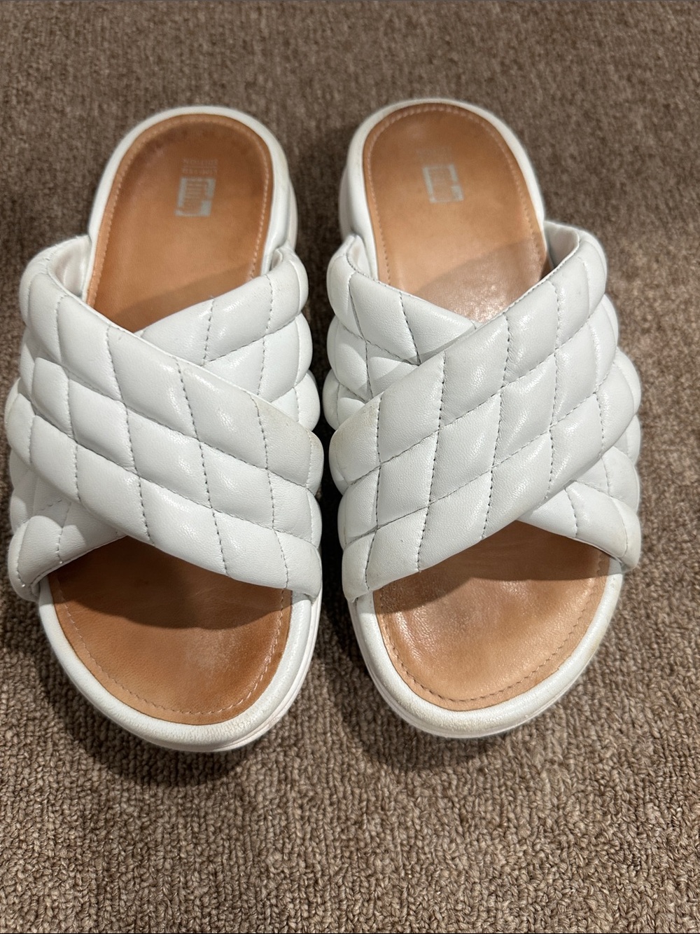 FitFlop Loosh Luxe Limited Edition  White Quilted Crisscross Sandals